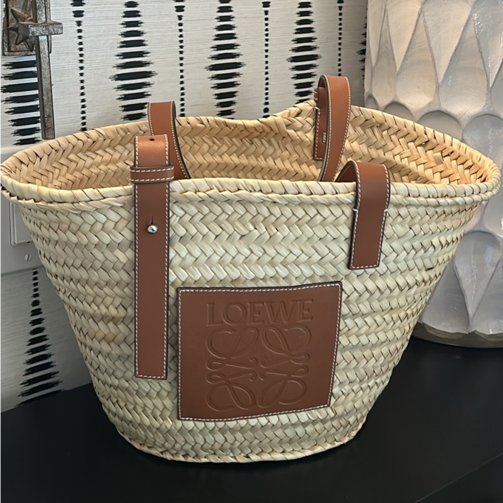Loewe new straw bag with leather. Never worn!